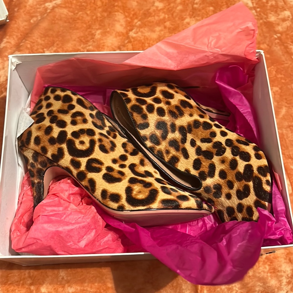 Halogen leopard print Peep toe ankle boots
